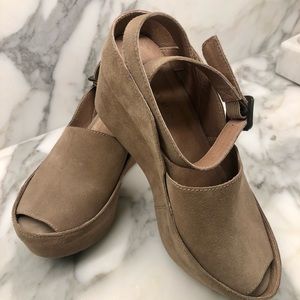 Great pair of suede shoes by Chocolat Blu